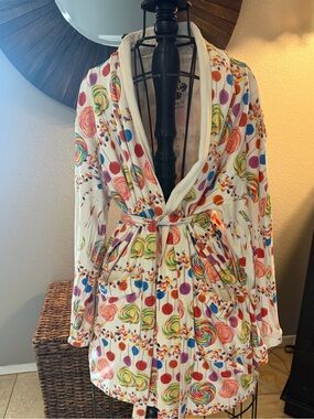 Wrap Up By VP Short Robe Candy Land Print Soft Microfiber Medium Lounge Belted